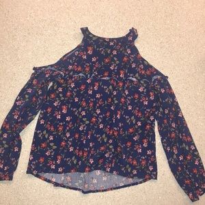 Open shoulder flower top